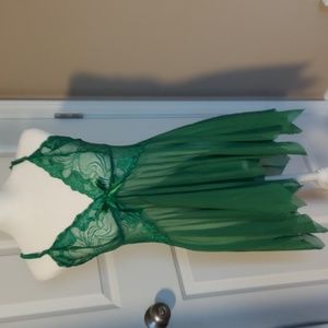 Avidlove Christmas green night gown and thong set size Large new with tags